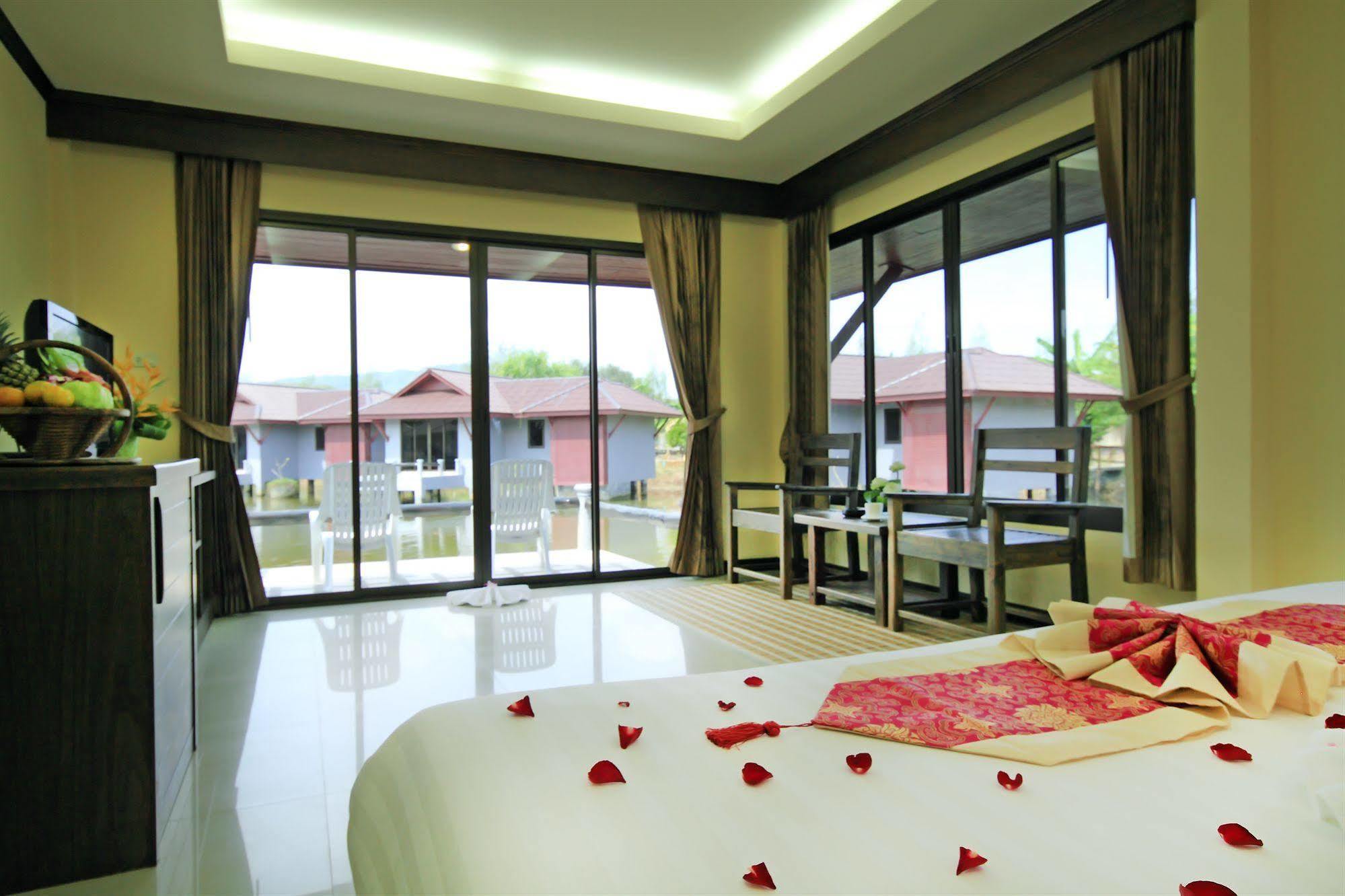 Phuket The Villa Laemhin Lagoon Resort מראה חיצוני תמונה