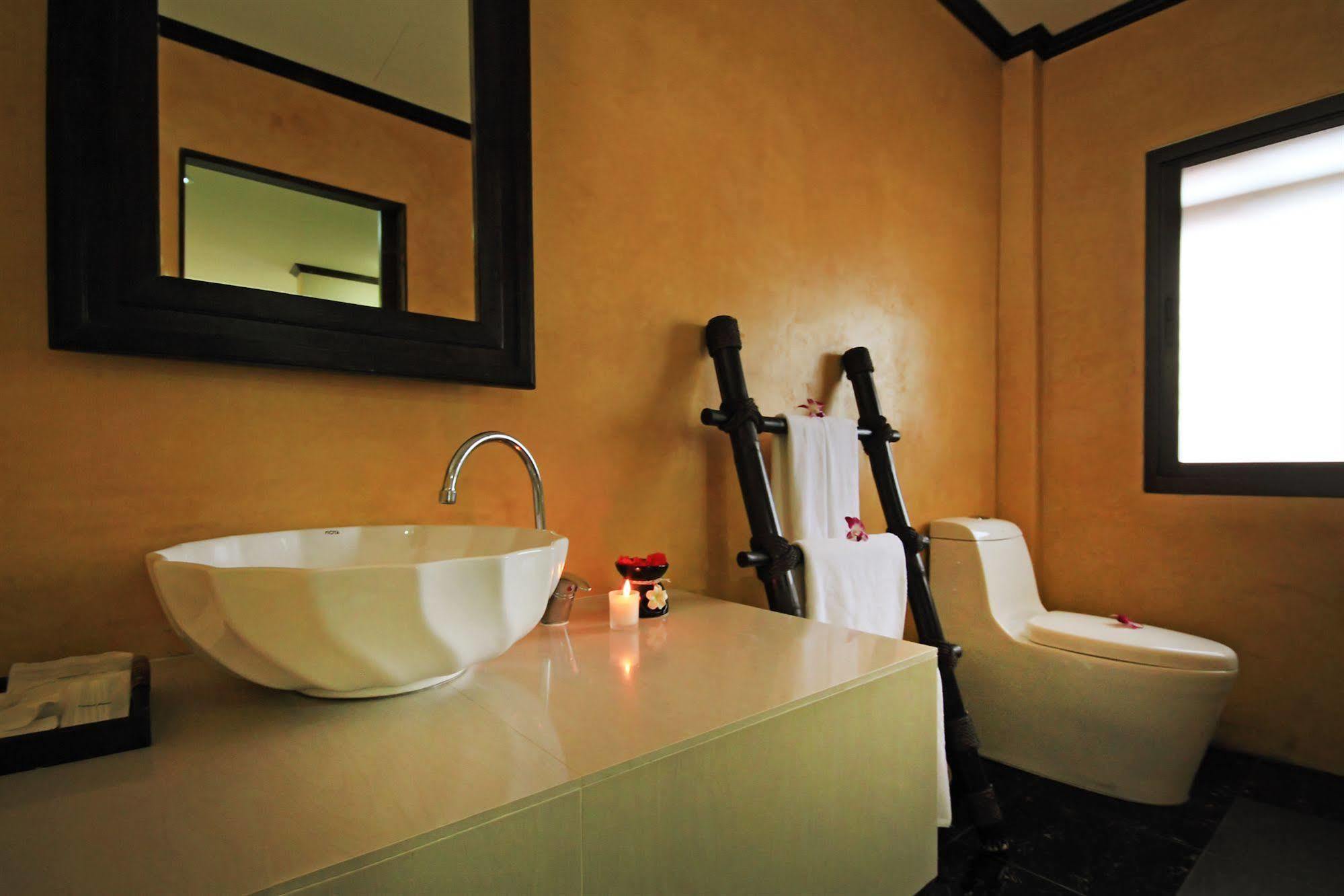 Phuket The Villa Laemhin Lagoon Resort מראה חיצוני תמונה